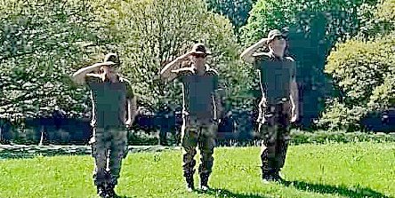 Onoranze ai Caduti Italiani e sostituzione della Bandiera nel Waldfriedhof di Monaco di Baviera