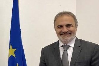 Covid, Ricardo Merlo (Maie) scrive al ministro degli Esteri Di Maio: Vaccinare tutta la rete diplomatico-consolare italiana nel mondo