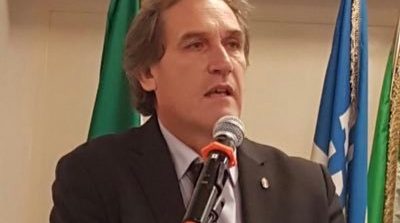Roberto Menia, capo del Dipartimento italiani nel mondo di Fratelli d’Italia, chiede in un’interrogazione di procedere all’individuazione dei 20 consiglieri di nomina governativa per completare la composizione del Cgie