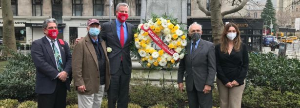 Dantedì a New York, cerimonia e deposizione di una corona di fiori presso la statua di Dante di fronte al Lincoln Center