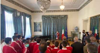 L’Ambasciatrice d’Italia a Sofia Giuseppina Zarra ha accolto in Residenza la squadra giovanile del Cagliari Calcio e di alcuni rappresentanti della squadra CSKA di Sofia