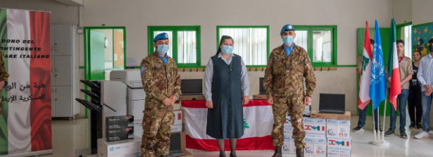 UNIFIL. I Caschi Blu italiani donano materiale informatico alla scuola “Saint Joseph” di Ain Ibill