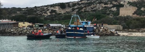 Concluse le attività di bonifica e recupero dei 2 pescherecci egiziani a Cagliari