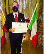 L’Ambasciatore d’Italia a Madrid Riccardo Guariglia consegna onorificenza al Console Onorario a Granada Marcello Memoli