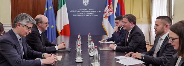 Visita di congedo dell’ambasciatore d’Italia Carlo Lo Cascio al ministro degli Esteri serbo Nikola Selakovic