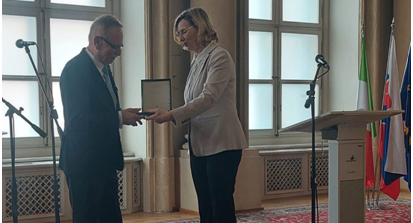 Slovacchia: conferimento dell’onorificenza di Commendatore dell’Ordine Stella d’Italia al Presidente del Liceo “L. Saru”, Pavel Sadlon