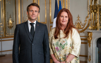 L’ambasciatrice d’Italia in Francia Emanuela d’Alessandro ha presentato le credenziali al presidente Emmanuel Macron