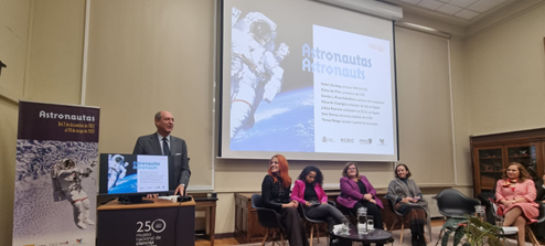 Madrid : l’Ambasciatore d’Italia in Spagna Riccardo Guariglia all’inaugurazione della mostra “Astronaute” presso il Museo Nazionale di Scienze Naturali