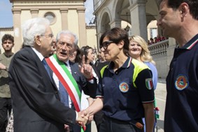 Mattarella nelle zone alluvionate dell’Emilia Romagna: “Tutta l’Italia vi è vicina .Non  sarete soli nella ricostruzione, che deve essere veloce”