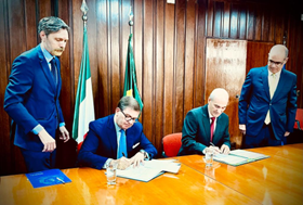 Italia-Brasile, l’Ambasciatore Azzarello e il Ministro Amaro firmano l’Accordo in materia di informazioni classificate