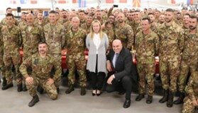 Lettonia, Il Ministro Crosetto insieme al Presidente Meloni incontra il Contingente italiano “Baltic Task Group”