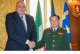 Il Ministro Crosetto incontra il Vice Ministro della Difesa Nazionale vietnamita Senior Lieutenant General Hoang Xuan Chien