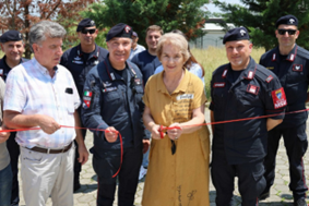 I carabinieri della missione Nato – Kosovo Force donano un modulo abitativo alla sezione di Shtime della Croce Rossa