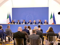 Presentata la carta “Dedicata a te” per acquisto generi alimentari di prima necessità