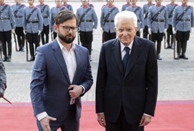 Viaggio in Cile, l’incontro tra il Capo dello Stato Mattarella e il Presidente del Cile Boric: si è parlato di come accrescere la collaborazione economica fra i due paesi nei settori tradizionali e avanzati