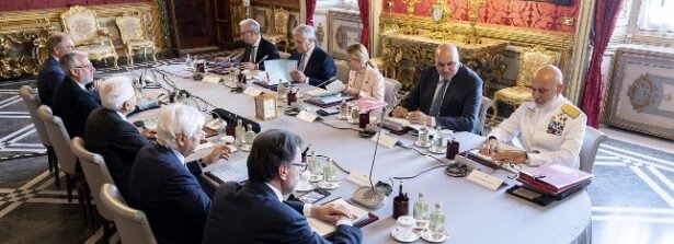 Consiglio Supremo di Difesa presieduto dal Presidente Mattarella