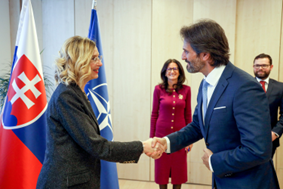 L’Ambasciatrice d’Italia a Bratislava Catherine Flumiani incontra il Ministro della Difesa della Repubblica Slovacca Robert Kalinak