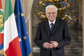 Si parla di pace, della lotta alla violenza di genere, di intelligenza artificiale e di partecipazione attiva alla vita civile nel messaggio di fine anno del Presidente della Repubblica Sergio Mattarella