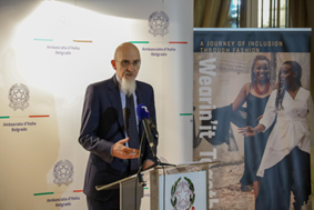 IFIB – Italian Fashion in Belgrade: lanciata l’edizione 2024 della rassegna dell’Ambasciata d’Italia dedicata alla promozione della moda italiana in Serbia. Primo evento,  la mostra “Wearin’it Together! A Journey of Inclusion through Fashion”