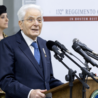Visita di Mattarella in Bulgaria, l’incontro con i militari italiani: “Grande contributo delle nostre Forze armate alla comunità internazionale”