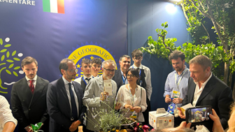 G7, il Ministro Lollobrigida a Bari: inaugurato spazio dedicato a prodotti Dop e Igp