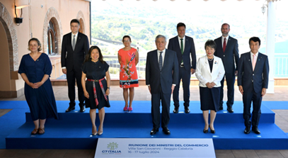 G7 del Commercio a Reggio Calabria, il saluto introduttivo del Ministro degli Esteri Antonio Tajani: “Vogliamo assicurare la parità di condizioni per le imprese sui mercati globali”