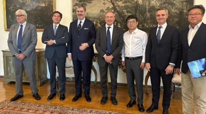 Italia-Cina, missione del Ministro Urso a Pechino: focus su mobilità elettrica e tecnologia green. Incontri con importanti player cinesi e  con la comunità imprenditoriale italiana