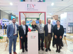 Cile, visita dell’Ambasciatrice Biagiotti allo stand italiano alla fiera Hyvolution