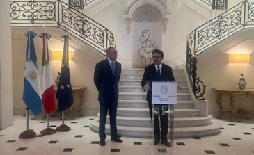 Ambasciata d’Italia Buenos Aires, cerimonia di consegna dell’onorificenza di Commendatore dell’Ordine della Stella d’Italia a Giorgio Alliata di Montereale