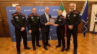 Spazio, il Ministro Urso incontra al Mimit l’equipaggio della missione AX-3