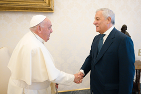 Il Ministro Tajani incontra Papa Francesco: “Lunga conversazione sui temi internazionali e sugli sforzi per la pace”. Conferenza dei missionari nel mondo al G7 di Pescara