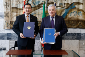 Il Ministro Tajani firma il primo accordo per il trasporto aereo tra l’Italia e la Mongolia