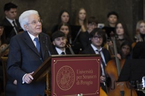Il Presidente Mattarella all’inaugurazione dell’anno accademico dell’Università per Stranieri di Perugia: Nessuno è straniero in questo Ateneo, gli studenti sono tutti a casa propria e ciò avviene nella consapevolezza che la diversità che rappresentano è ricchezza reciproca