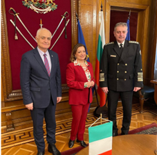 Incontro dell’Ambasciatrice d’Italia in Bulgaria Zarra con il Ministro della Difesa bulgaro Zapryanov