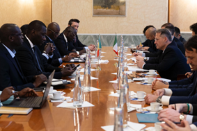 Incontro alla Farnesina tra il Vice Ministro Cirielli il Ministro dell’Interno e della Pubblica Sicurezza del Senegal Tine