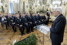 102° anniversario di fondazione dell’Aeronautica Militare, Mattarella: sviluppare la riflessione sul nuovo contesto strategico internazionale, vale per le elaborazioni in sede di Alleanza Atlantica e per le decisioni da assumere in sede di Unione Europea che non sono più rinviabili