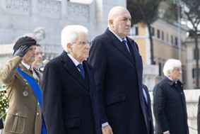164° anniversario della Giornata dell’Unità nazionale, della Costituzione, dell’inno e della bandiera. Mattarella: “La ricorrenza sollecita l’impegno di ogni cittadino per rendere sempre più effettiva la realizzazione degli ideali di libertà e giustizia della Repubblica
