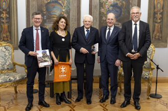 Il Presidente Mattarella incontra una delegazione del CESVI, presentato al Capo dello Stato il libro di Maurizio Carrara “40. I nostri anni di solidarietà”