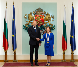 L’Ambasciatrice d’Italia a Sofia Giuseppina Zarra insignita dell’onorificenza bulgara dell’Ordine “Cavaliere di Madara” di Prima Classe