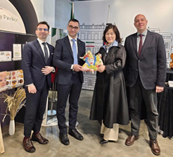 Corea del Sud, incontro dell’Ambasciata d’Italia con Jeoung Mi Young, responsabile dell’Ufficio di Cooperazione Internazionale della cittadina di Gyeongju, e Fabrizio La Gaipa, giunto in Corea su delega del Sindaco di Agrigento Francesco Miccichè.