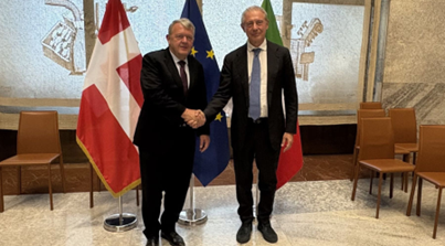 Italia-Danimarca: il Ministro Urso incontra Ministro Rasmussen su politiche industriali Ue, investimenti e AI Hub per l’Africa