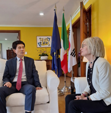 Incontro tra l’Ambasciatrice d’Italia in Corea Gatto e il Sindaco di Pohang Kang