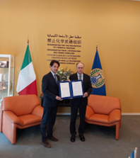 L’Ambasciatore Augusto Massari presenta le lettere credenziali al Direttore Generale dell’OPCW, l’Organizzazione per la Proibizione delle Armi Chimiche con Sede all’Aja