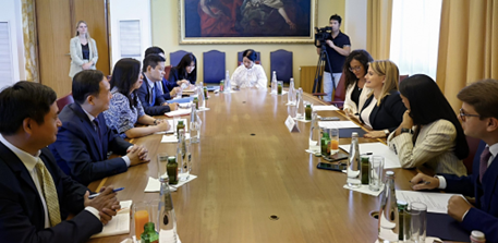 Sottosegretario Tripodi incontra la Vice Ministra degli Esteri del Vietnam Hang. “Il valore del nostro interscambio ha superato i 6 miliardi di euro nel 2024 e sono oltre 150 le aziende italiane che operano con successo in Vietnam”