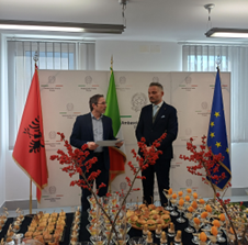 L’Ambasciata d’Italia in Albania saluta il Luogotenente dei Carabinieri Massimo Galloro