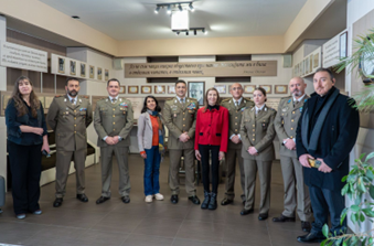 Ambasciata d’Italia a Sofia: gli studenti di italiano della Scuola 105 “Dalchev” incontrano il Col. Scirocco, Comandante del Multinational Battlegroup NATO in Bulgaria