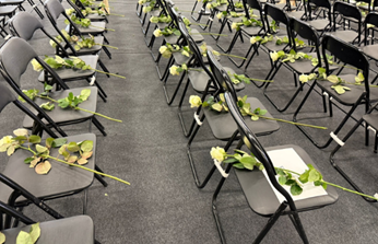 Crans-Montana, l’ora del silenzio e del ricordo