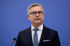 Il Commissario europeo Brunner ha ospitato un dialogo politico con i giovani su futuro dell’UE, migrazione e sicurezza interna