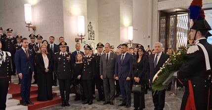 Alla Farnesina la commemorazione dell’Ambasciatore Luca Attanasio e del Carabiniere scelto Vittorio Iacovacci. Posta una targa in memoria dei caduti all’estero del Ministero degli Esteri