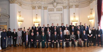 Incontro con il Corpo consolare di Trieste organizzato dalla Prefettura. All’incontro anche una delegazione di giovani partecipanti a “Origini Italia”, programma formativo rivolto ai discendenti degli emigrati italiani nel mondo curato dal Mib Trieste School of Management in collaborazione con la Regione